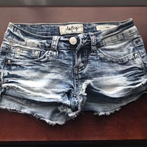 Daytrip “lynx” shorts in size 24